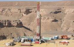 1ère découverte pétrolière (champ pétrolier Sharyoof au Yémen)